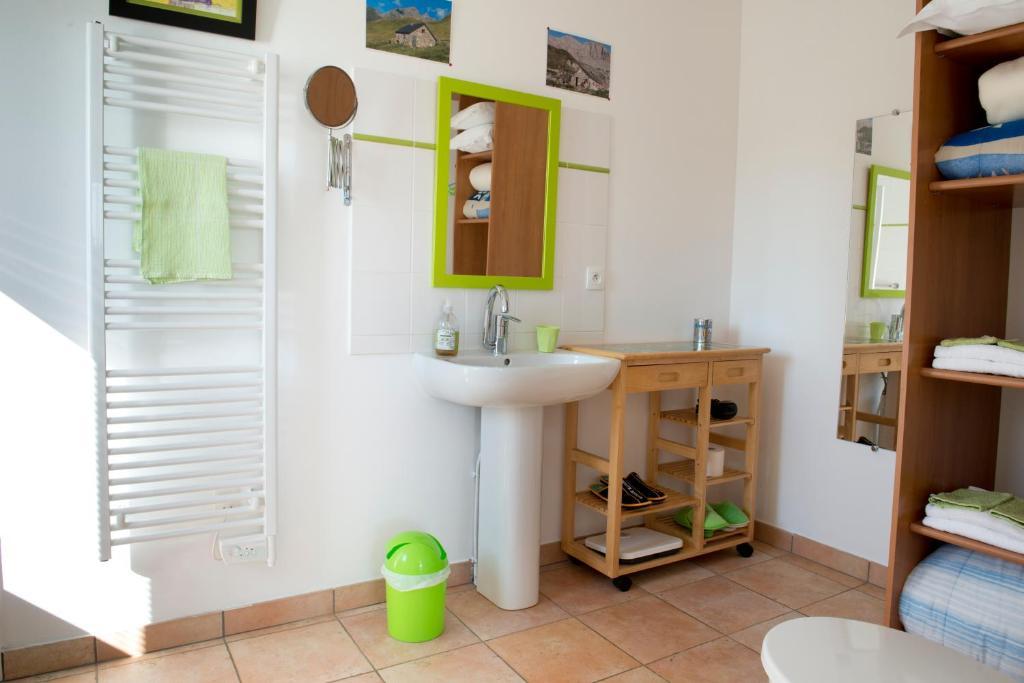 Chambres D'Hotes Relais Milord Estialescq Exterior photo